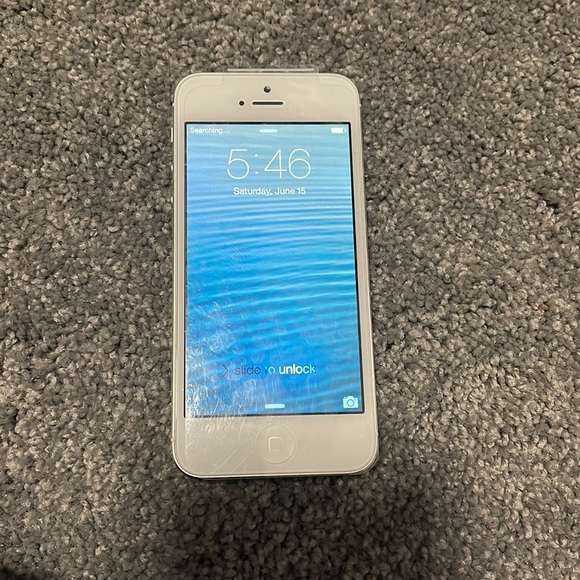 White iPhone 5 New - Picture 2 of 4